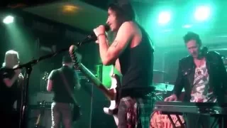 NUNO BETTENCOURT performing at LUCKY STRIKE ULTIMATE JAM NIGHT 5/20/2015