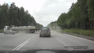 Car wheel exploded. Взрыв колеса