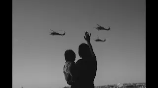 Military Homecoming - Childs walks to dad for the first time