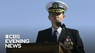 Sailors cheer for ousted aircraft carrier captain