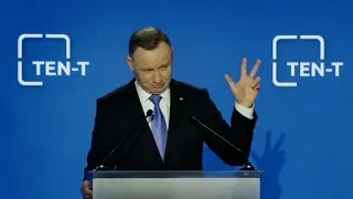 Duda znów podbił internet. Robił dziwne miny podczas konferencji