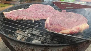 Готовлю Канзас стейк на угольном гриле / Cooking Kansas Steak