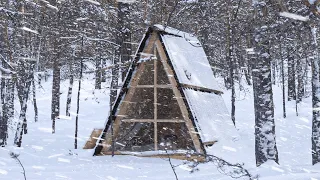 Waiting For a SNOWSTORM - I'm Hiding in a Warm Cabin in the Forest