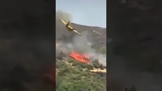 Captan el momento en que avión cisterna se estrella mientras combatía incendio forestal en Grecia