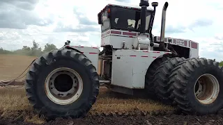 Big Bud 525/50 Plowing