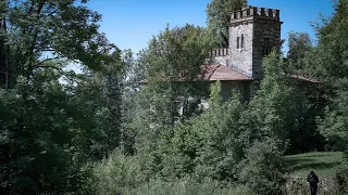 LA CASA CASTELLO DI UNO STILISTA ABBANDONATA TRA LE MONTAGNE ITALIANE! DENTRO C'È ANCORA TUTTO!