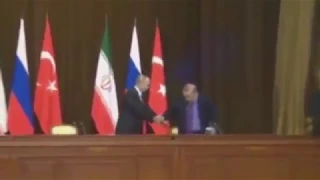 Путин уронил стул Эрдогана на пресс-конференции в Сочи