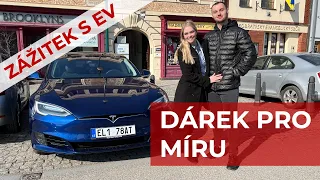 TESLÁČEK A JEHO TESLA JAKO DÁREK PRO MÍRU | BACINA.TV