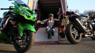 Kawasaki ZZR1400 vs H2 | Features | Motorcyclenews.com
