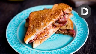 THE ELVIS: Bacon, Peanut Butter & Banana Sandwich!