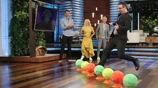 Michael Phelps, John Oliver, & Kristen Bell Play 'Foot Flickers'