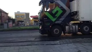 inconsiderate car user cuts up hgv driver 19/12/14