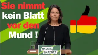 Annalena Baerbock (Die Grünen) nimmt kein Blatt vor den Mund, wichtige Rede am Parteitag.