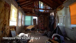 Abandoned Farmhouse with a Hidden Spiral Staircase Room - Exploring Minnesota