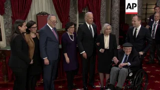 Biden snaps selfies at Senate swearing in