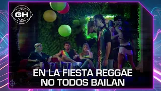 Fiesta reggae: la mitad baila y la otra mitad... sentada 😳 - Gran Hermano