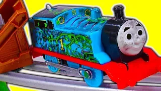 Thomas Tank Trackmaster Scrapyard Escape Journey Beyond Sodor Percy & Diesel Battle