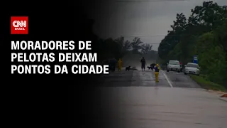 Moradores de Pelotas deixam pontos da cidade | LIVE CNN