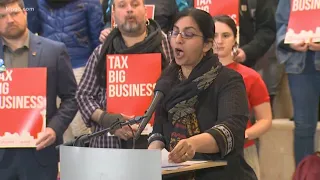 Seattle City Councilmember Kshama Sawant confronted about ethics investigation