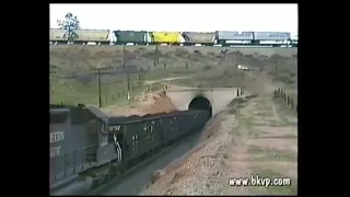 15 engines on a loaded Southern Pacific coal train on Tehachapi Loop!