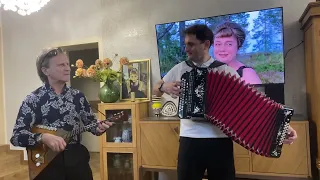 Гармонист играет твист. Николай Верховцев - гармонь и Геннадий Аксёнов - балалайка.