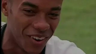 Robinho se destaca no Santos e já é considerado revelação do Campeonato Brasileiro 2002