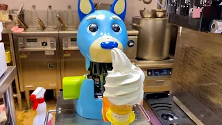 Soft Serve Ice Cream Robot in Japan