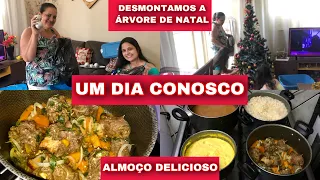 DIA CHUVOSO: DESMONTAMOS A ÁRVORE DE NATAL/ FIZ BIFE À ROLÊ PARA O ALMOÇO/ PÃO CASEIRO PARA O LANCHE