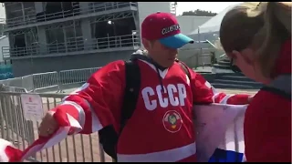 Хоккей финал 2018: Русский болельщик подрался с канадцами, забрал их флаг и взял его на финал