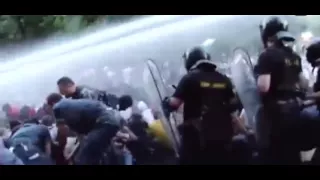 Новости сегодня 23 06 2015 Жесть! Разгон протестующих в Ереване с помощью водометов