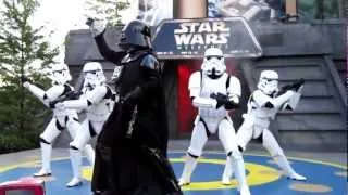 Star Wars | Darth Vader Dances to 'Beat It'
