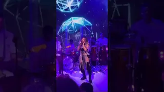 Нюша поёт песню "Наедине" (Live, InstaStories, 19.08.20)