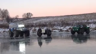 Дрифт по первому льду на трёх вездеходах!