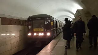 Поезд метро 81-714/717 5М. "Номерной" на станции Тверская
