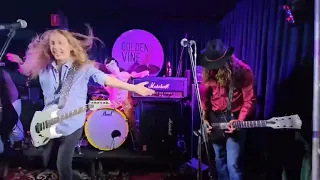 Roadhouse Blues - Smashed Pie live joined by the Black Aces