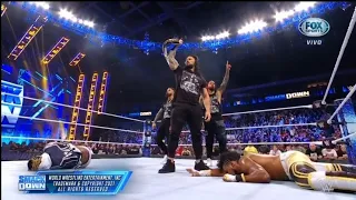 Roman Reigns ataca brutalmente a King Woods y Kofi Kingston - WWE Smackdown 05/11/2021 (En Español)