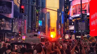 NYC LIVE Manhattanhenge 2022 from 42nd Street & Broadway- NYC’s Most Beautiful Sunset (May 30, 2022)
