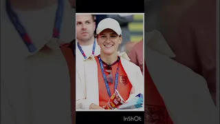 Beth Mead and Vivianne Miedema being cute for 27 seconds straight! ❤️❤️