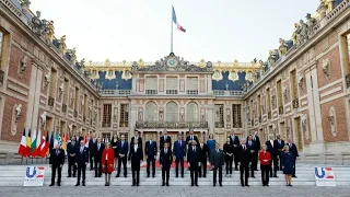 Macron welcomes EU leaders for Ukraine crisis talks at Versailles • FRANCE 24 English