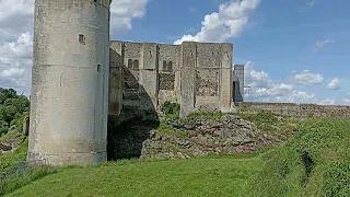 Франция, замок 🏰 в скале город Falaise 👑