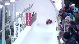 Laura Deas hits paper fan on skeleton run