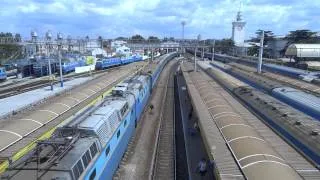 Прибытие пассажирского поезда на вокзал Симферополя