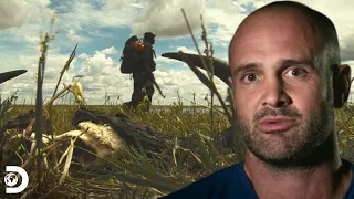 Ed enfrenta camelos e hienas selvagens | Ed Stafford: Rumo ao Desconhecido | Discovery Brasil