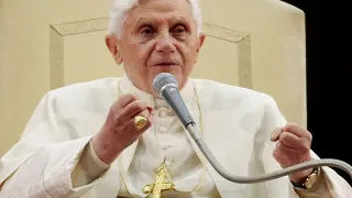 "Weine ihm keine Träne nach": Nicht alle sorgen sich um Ex-Papst Benedikt (95)