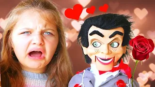 SLAPPY VALENTINES DAY the MOVIE! SLAPPY LOVES ME! Slappy Has a CRUSH on AUBREY!