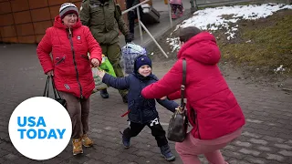 Ukraine live stream: Ukrainian refugees arrive in Poland, Romania | USA TODAY