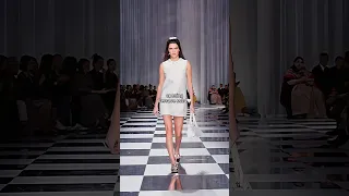 Kendall jenner opening versace 🤍vs closing versace🖤✨ #kendalljenner #versace #runway