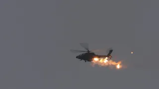 Guerre Israël-Hamas: un hélicoptère de l'armée israélienne tire au-dessus de Gaza | AFP Images