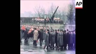 SYND 23 2 71 THE SOVIET RED ARMY PARADE IN EAST BERLIN