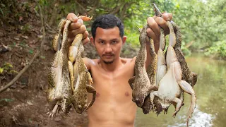 Cooking Frogs With Bamboo Shoot In the Forest